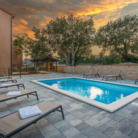 Apartments Cesare With Shared Pool Ližnjan Kültér fotó
