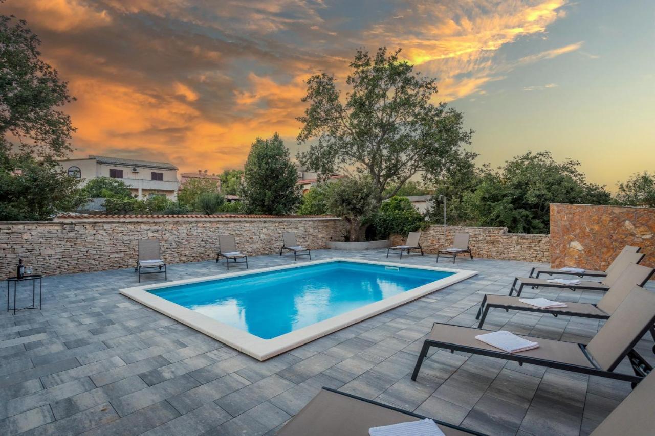 Apartments Cesare With Shared Pool Ližnjan Kültér fotó