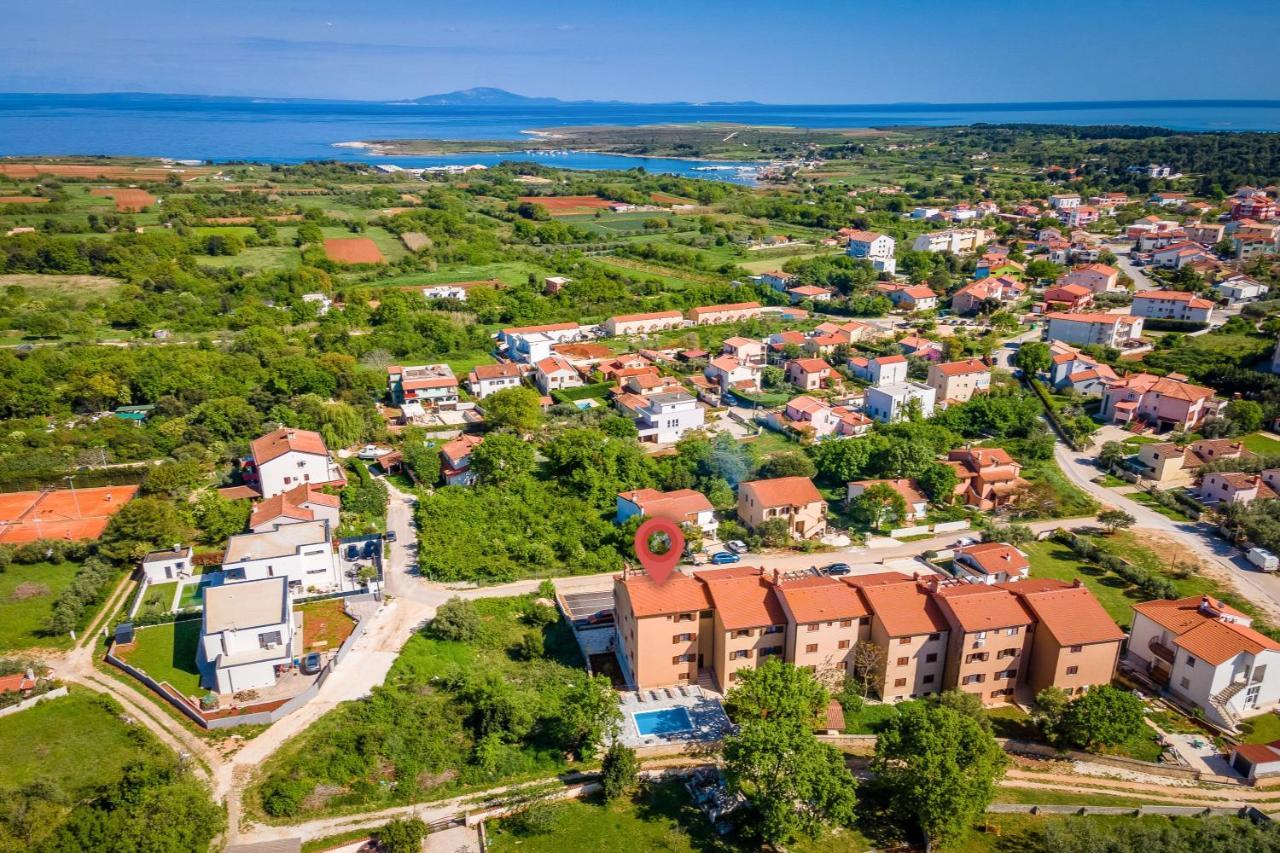 Apartments Cesare With Shared Pool Ližnjan Kültér fotó