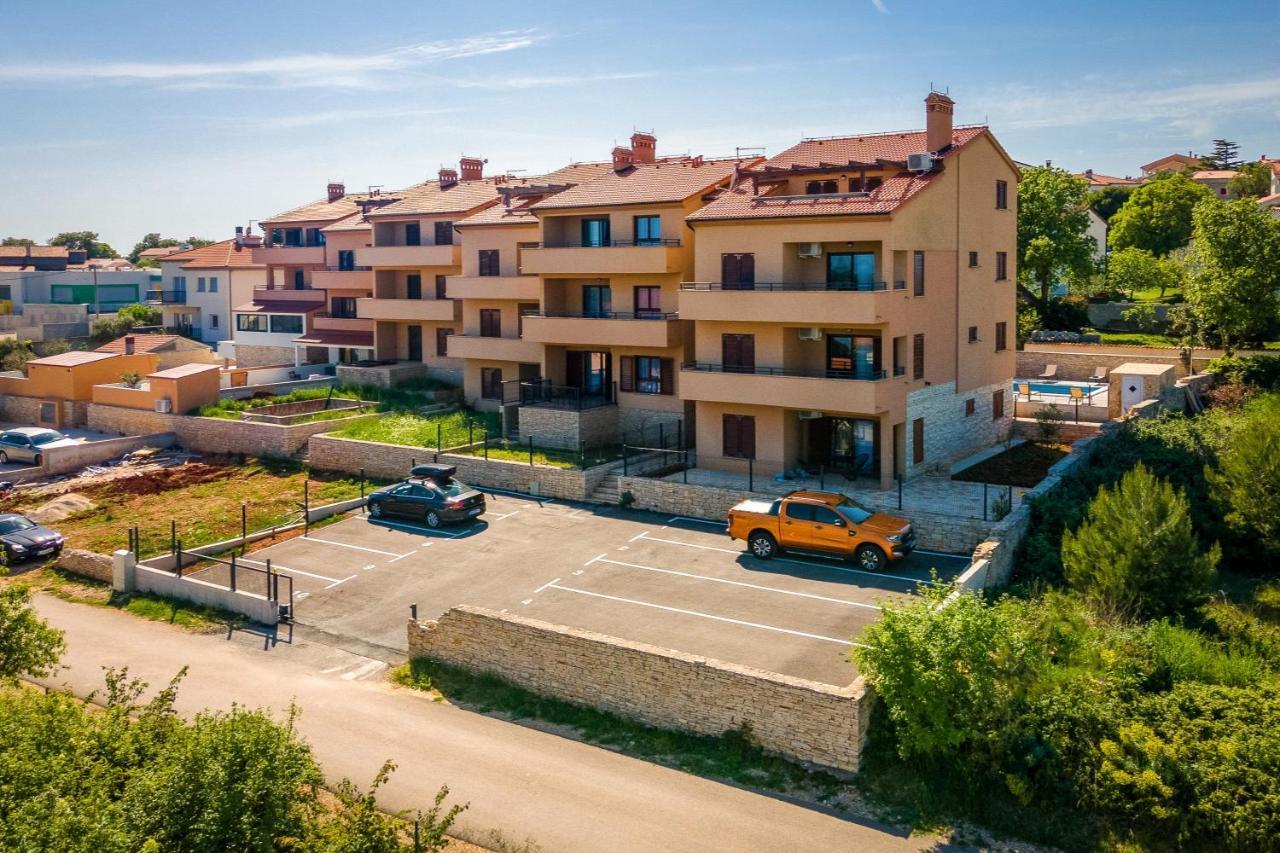 Apartments Cesare With Shared Pool Ližnjan Kültér fotó