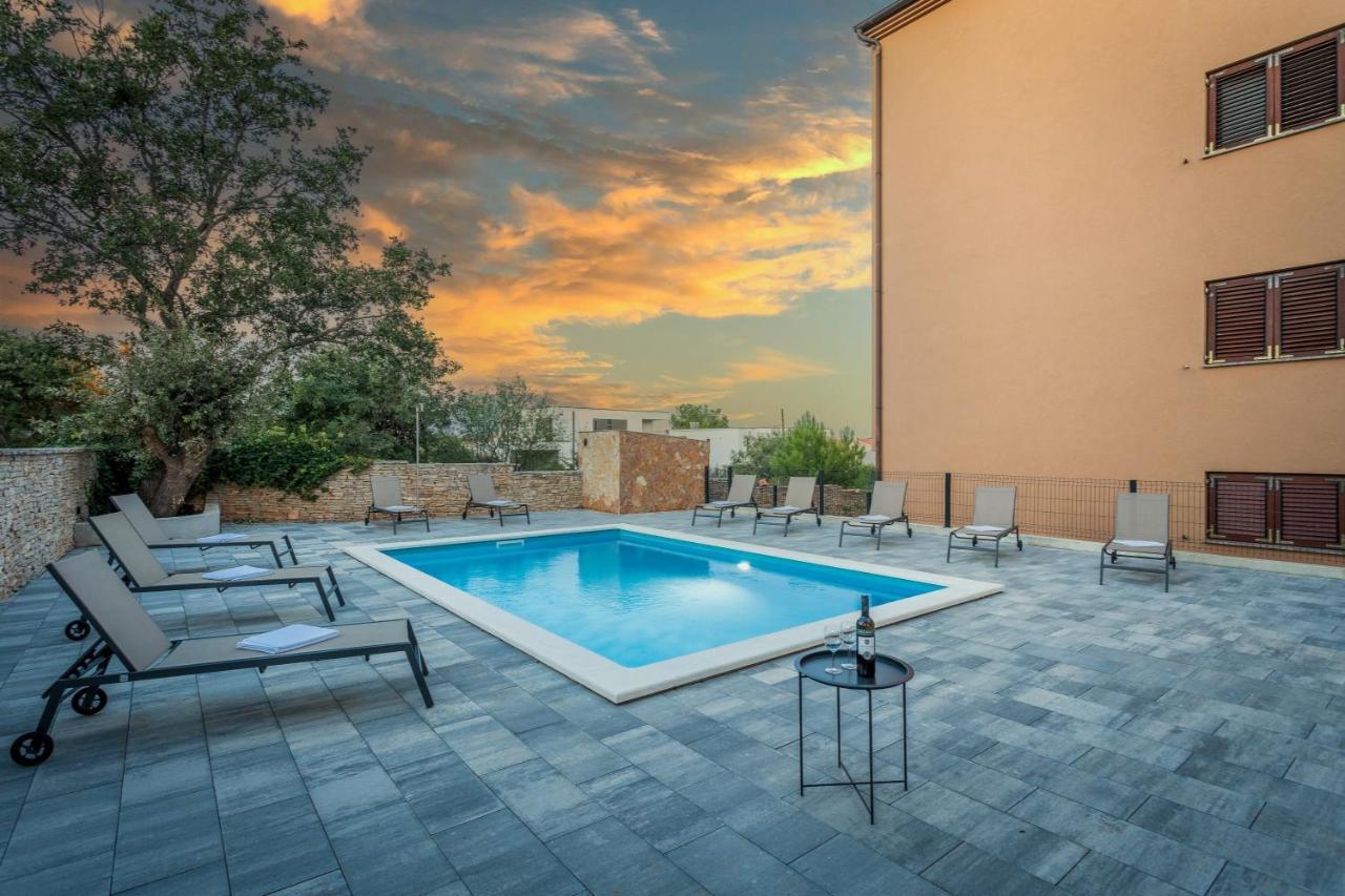 Apartments Cesare With Shared Pool Ližnjan Kültér fotó