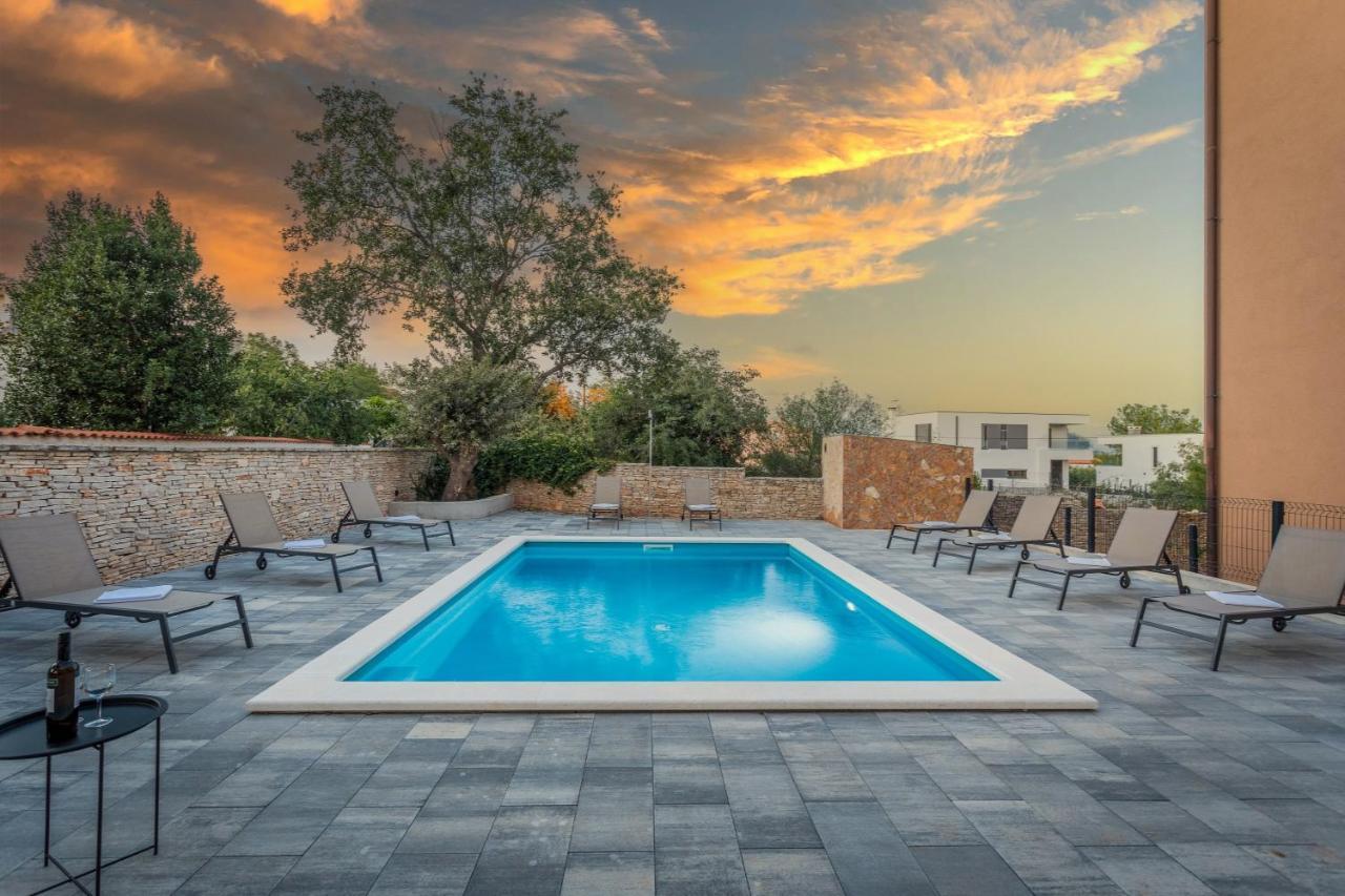 Apartments Cesare With Shared Pool Ližnjan Kültér fotó